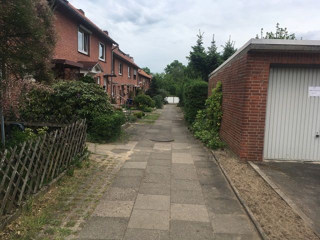 Grundstück kaufen in Lüneburg ST Lüne-Moorfeld: 2 Verkehrsflächen vor Grundstück kaufen in Lüneburg ST Lüne-Moorfeld: 2 Verkehrsflächen vor