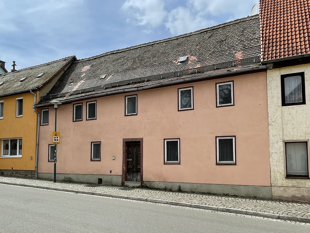 Leerstehendes Einfamilienhaus als Reihenhaus in zentraler Stadtlage nahe der Burg ´Camburg´ zwischen Jena und Naumburg (Saale)