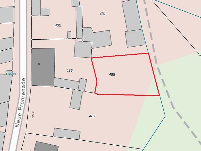 Lageskizze - Mit Bäumen bewachsene Grünfläche hinter Wohnbebauung ca. 3 Autominuten vom Strandbad Buckow am Schermützelsee entfernt