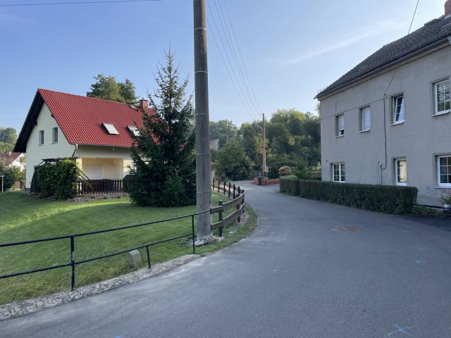 Ansicht Straße Zur Mühle - Über 9.500 m² Grünfläche teilweise mit Baum-/Strauchbewuchs neben Wohngrundstücken - Lage teilweise im Innenbereich