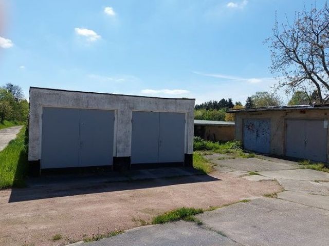 Blick auf den Verkaufsgegenstand - 12 vermietete/verpachtete Garagen in der Kreisstadt Köthen ** Jahreserlös rund 2.400 Euro**