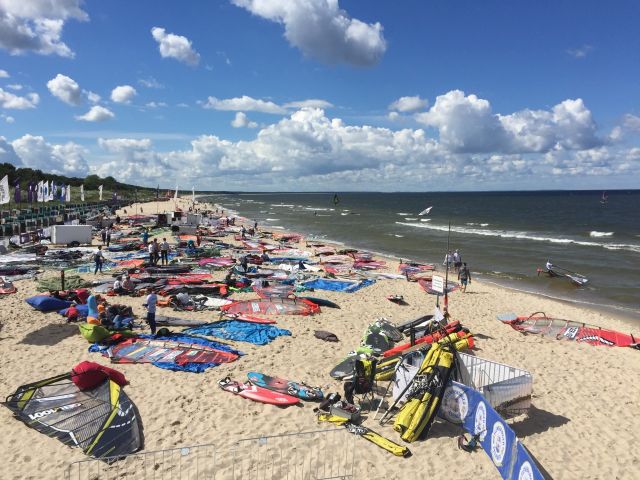 Blick auf den Strand von Zinnowitz - Waldfläche auf der Insel Usedom **nahe Ostseestrand von Zinnowitz**