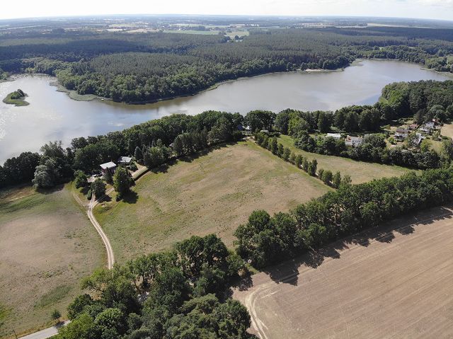 Verkaufsgegenstand und Umgebung - Grundstück in unmittelbarer Ufernähe zum Settiner See **ca. 24 km von Schwerin entfernt**