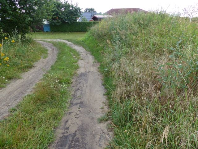östlicher Bereich des Verkaufsobjektes als Weg genutzt - Vertragsfreie Grünfläche im Norden Pritzwalks **zwischen Berlin und Hamburg**