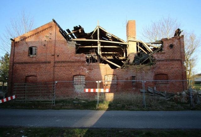 Blick auf Verkaufsobjekt - Ruinöses, ehemaliges Speichergebäude auf Bauland - ca. 35 km von Greifswald, Stralsund und der Ostsee entfernt