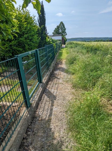 Blick auf Verkaufsfläche und Umgebung - Drei Freiflächen in einem Wohngebiet im östlichen Ruhrgebiet