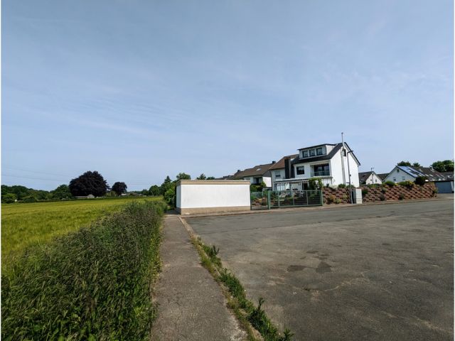 Blick Richtung Verkaufsfläche und die Umgebung - Drei Freiflächen in einem Wohngebiet im östlichen Ruhrgebiet