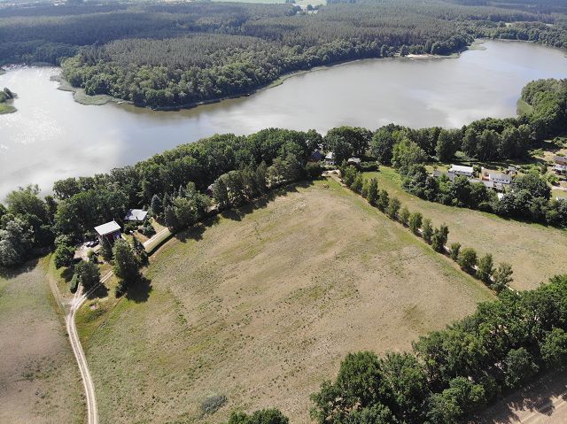 Verkaufsgegenstand und Umgebung - Grundstück in unmittelbarer Ufernähe zum Settiner See **ca. 24 km von Schwerin entfernt**