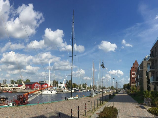 Universitäts- und Hansestadt Greifswald in ca. 9 km Entfernung - Tlw. verpachtete Landwirtschafts- Wald- und Wasserfläche zwischen Greifswald und Wolgast