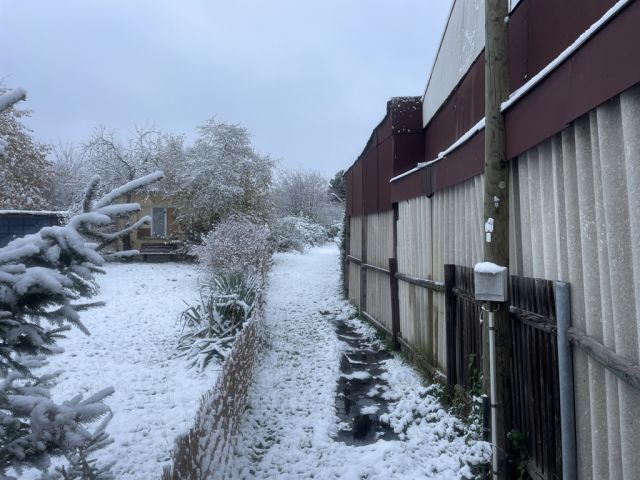 Blick auf die Zuwegung und Umgebung - Vertragsfreier Eigentumsgarten in Rötha nahe des ´Stausee Rötha´ und ca. 15 km südlich von Leipzig