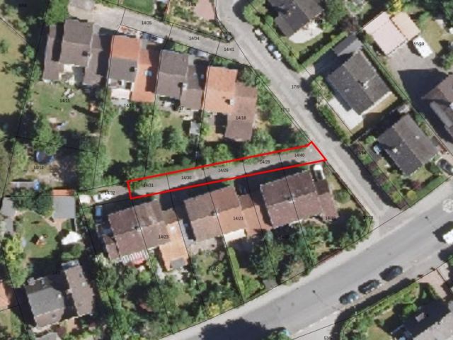 Lageskizze mit Luftbildunterlegung - Verkehrsfläche vor Wohnhäusern in Lübeck ca. 2,6 km nordwestlich der Altstadt