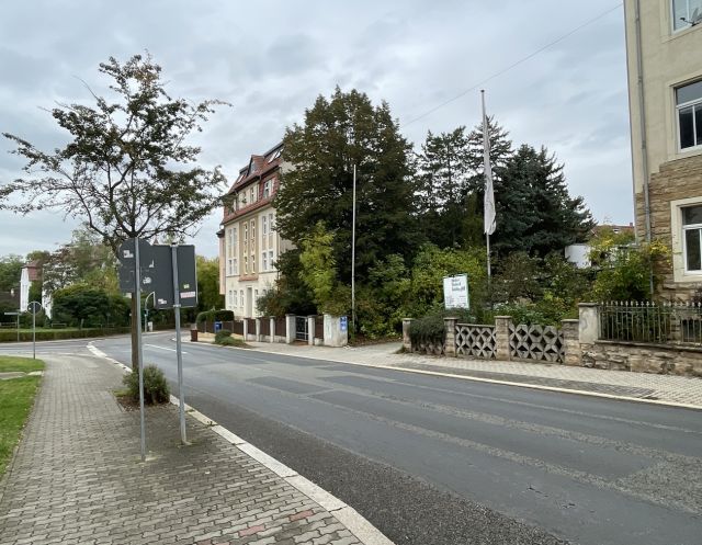 Blick in die Straße - Vertragsfreies Grundstück nahe dem Stadtzentrum **Innenbereich/ehemaliges Gartengrundstück**