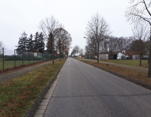 Blick in die Straße Am Blandikower Weg - Vertragslos genutztes Grundstück nahe der Gemeindeverwaltung Heiligengrabe