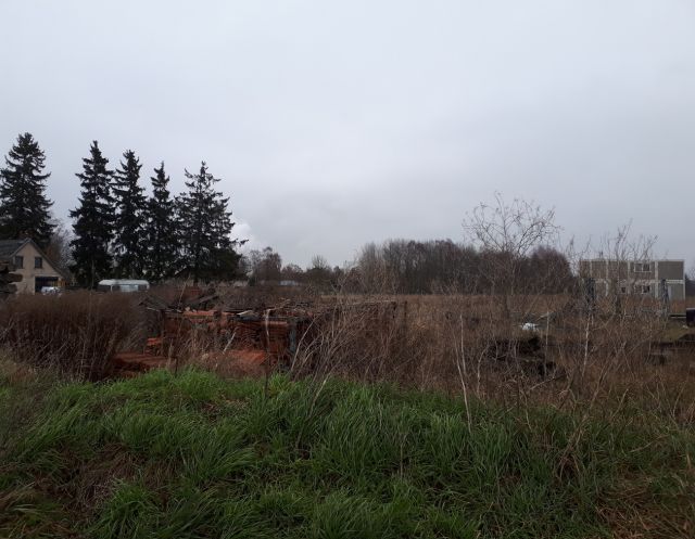 Blick auf den Verkaufsgegenstand mit Umgebung - Vertragslos genutztes Grundstück nahe der Gemeindeverwaltung Heiligengrabe