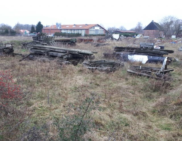 Blick auf den Verkaufsgegenstand mit Umgebung - Vertragslos genutztes Grundstück nahe der Gemeindeverwaltung Heiligengrabe
