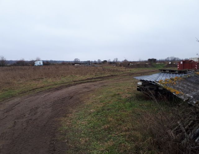 Blick auf den Verkaufsgegenstand mit Umgebung - Vertragslos genutztes Grundstück nahe der Gemeindeverwaltung Heiligengrabe