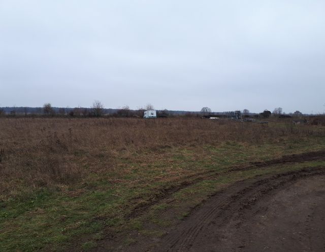 Blick auf den Verkaufsgegenstand mit Umgebung - Vertragslos genutztes Grundstück nahe der Gemeindeverwaltung Heiligengrabe