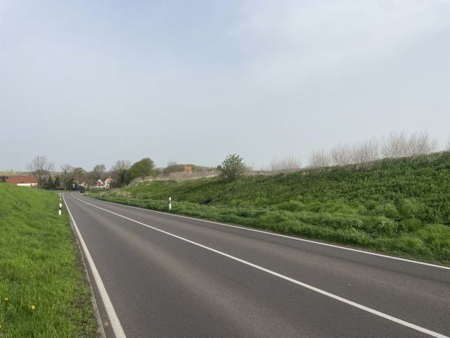 Lage des Verkaufsgegenstandes - Bis 30.09.2026 verpachteter Grünstreifen an der B176 südlich vom ´Geiseltalsee´ im Saalekreis