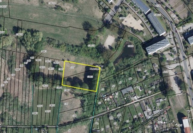 Lageskizze - Vertragsfreie Grünfläche mit partiellen Gehölzbewuchs ca. 1,6 km vom Zierker See mit dem Stadthafen Neustrelitz entfernt