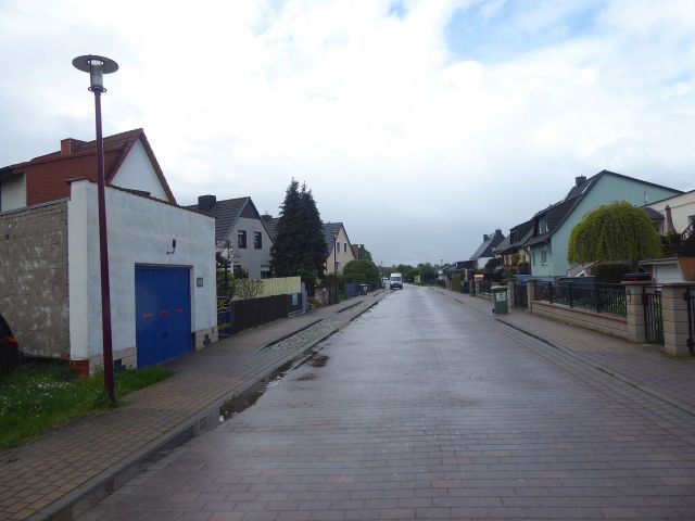 Straße `Krugberg` - Baugrundstück mit großzügigem Gartenanteil im Ortskern von Glindenberg *etwa 17 Km nördlich der Altstadt von Magdeburg*