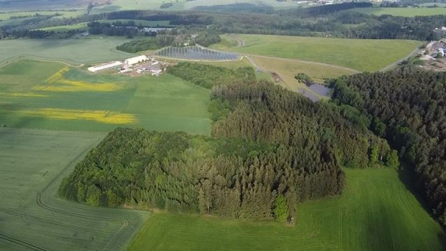 Blick auf Verkaufsfläche und Umgebung - Waldfläche im Vogtland ca. 10 km östlich vom Plauener Zentrum entfernt