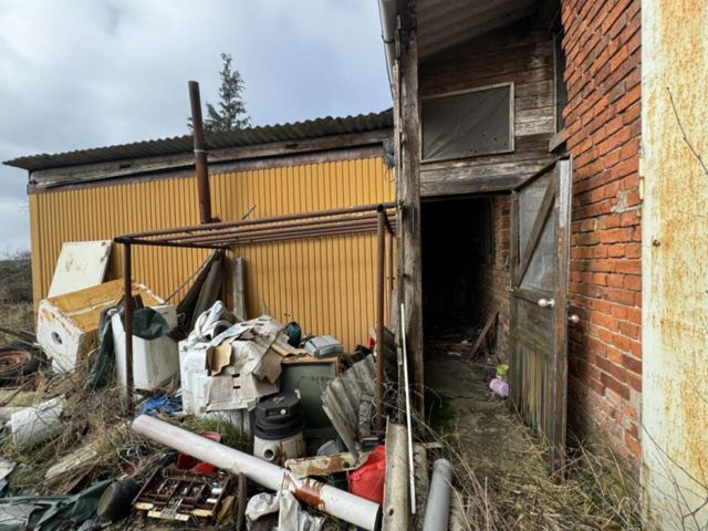 Container hinter der Werkstatt - Ehemaliges Gewerbegrundstück mit Stall- und Werkstattgebäude *Lage im Dreiländereck Sachsen-Anhalt, Brandenburg & Niedersachsen*