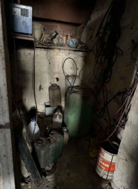 Abstellraum in der Werkstatt - Inhalt Kanister unbekannt - Ehemaliges Gewerbegrundstück mit Stall- und Werkstattgebäude *Lage im Dreiländereck Sachsen-Anhalt, Brandenburg & Niedersachsen*