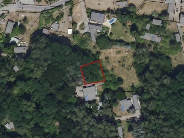 Lageskizze mit Luftbildunterlegung - Waldfläche am westlichen Ortrand neben einem Wohnhaus