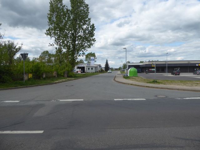 Abzweig Buchenweg von der Wernstedter Straße - Unbebaute Flächen im Gewerbegebiet in Kalbe (Milde)