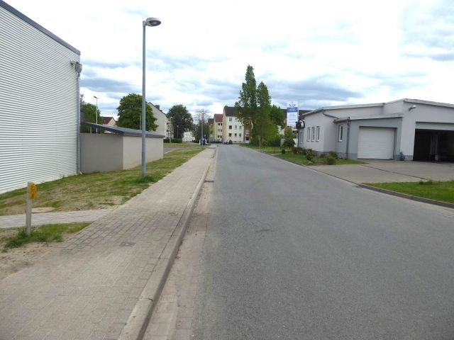 Ansicht Buchenweg vor der Zuwegung zur Verkaufsfläche - Unbebaute Flächen im Gewerbegebiet in Kalbe (Milde)