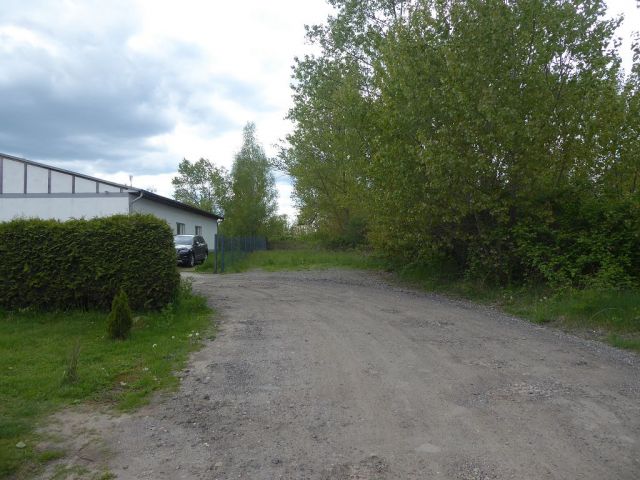 Blick auf Verkaufsflurstück 224 rechts und Umgebung - Unbebaute Flächen im Gewerbegebiet in Kalbe (Milde)