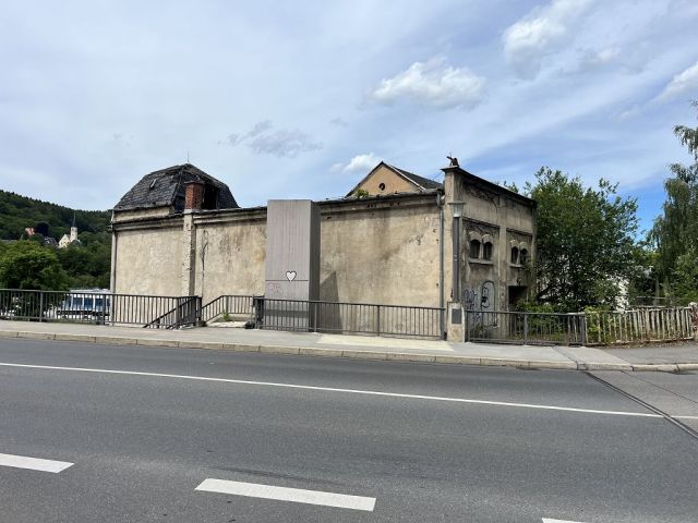 Blick auf Verkaufsobjekt und Umgebung - Leerstehendes ehemaliges Gewerbeobjekt in Ortslage von Aue-Bad Schlema im Erzgebirgskreis
