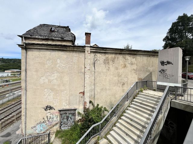 Blick auf Verkaufsobjekt und Umgebung - Leerstehendes ehemaliges Gewerbeobjekt in Ortslage von Aue-Bad Schlema im Erzgebirgskreis