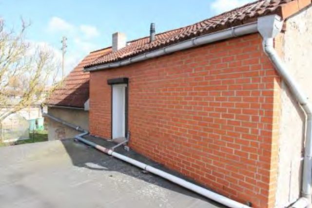 Blick auf Tür zum Dach Anbau - Leerstehendes Einfamilienhaus mit Anbau ca. 40 km westlich der Hallenser Altstadt