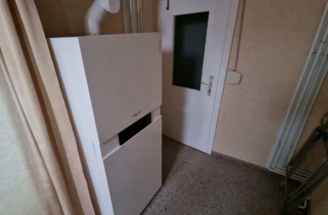 Innenansicht OG mit Tür zum Dach des Anbaus - Leerstehendes Einfamilienhaus mit Anbau ca. 40 km westlich der Hallenser Altstadt