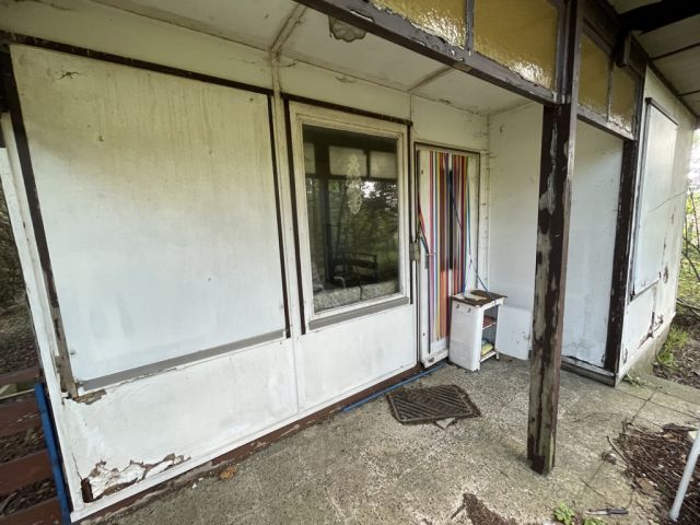 Zugang zum Gartenhaus - Ruhig gelegenes Erholungsgrundstück mit Gartenhaus und Terrasse **Lage zwischen Leipzig, Dresden und Chemnitz**