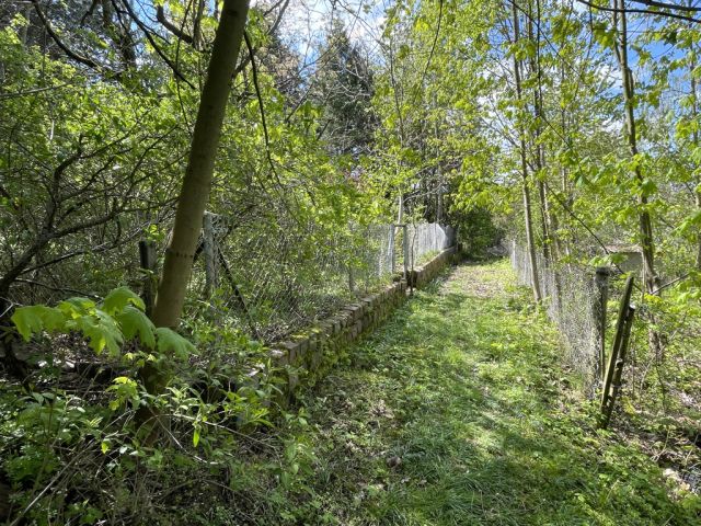 Zuwegung zum Verkaufsgegenstand - Ruhig gelegenes Erholungsgrundstück mit Gartenhaus und Terrasse **Lage zwischen Leipzig, Dresden und Chemnitz**