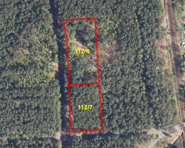 Lageskizze mit Luftbildunterlegung - Flurstücke 112/4 und 112/7 - Über 1,4 Hektar Wald unweit östlich der Staubeckenlandschaft Bräsinchen-Spremberg **etwa 24 km vom Cottbuser Zentrum entfernt**