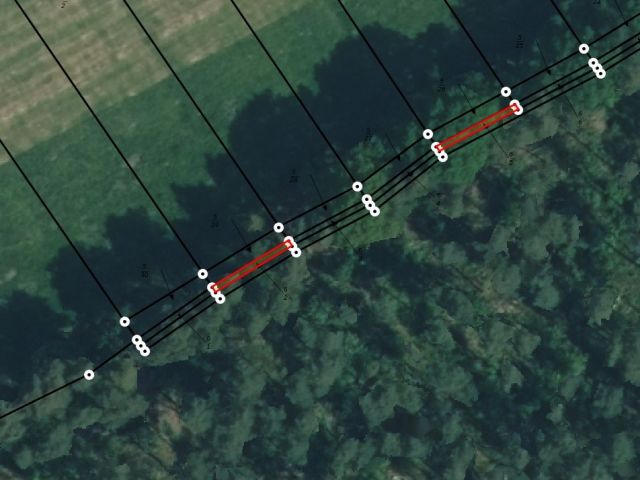 Vertragsfreie Kleinstflächen am Rande eines größeren Waldgebietes 