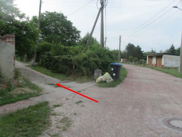 Zuwegung zum Verkaufsobjekt - Vertragsfreie Baulücke und gegenüberliegender ehemaliger Garten mit abrissreifer Garage **zwischen Magdeburg und Leipzig**