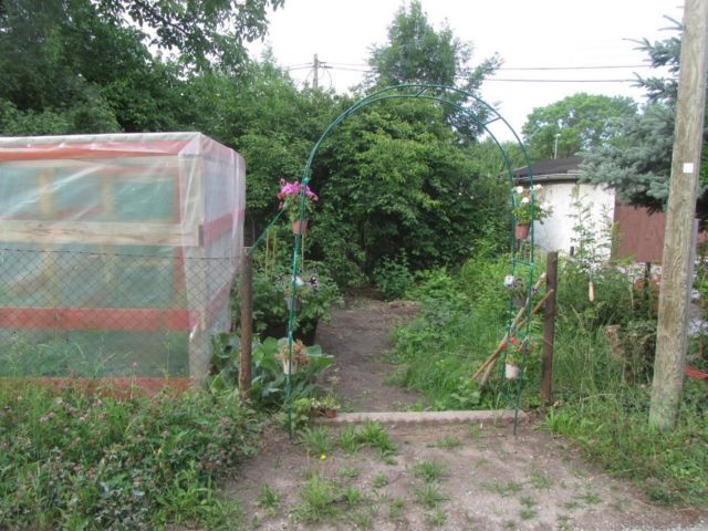 Vertragslos genutzter Bereich auf Flurstück 125 - Vertragsfreie Baulücke und gegenüberliegender ehemaliger Garten mit abrissreifer Garage **zwischen Magdeburg und Leipzig**