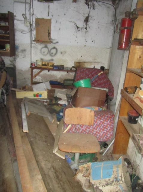 Innenansicht Garage - Vertragsfreie Baulücke und gegenüberliegender ehemaliger Garten mit abrissreifer Garage **zwischen Magdeburg und Leipzig**