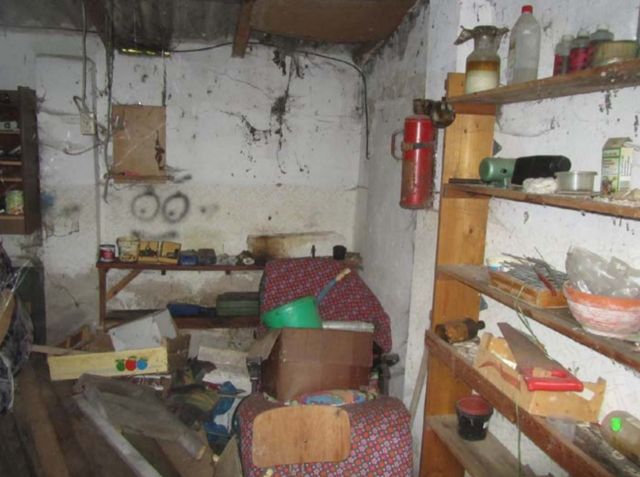 Innenansicht Garage - Vertragsfreie Baulücke und gegenüberliegender ehemaliger Garten mit abrissreifer Garage **zwischen Magdeburg und Leipzig**