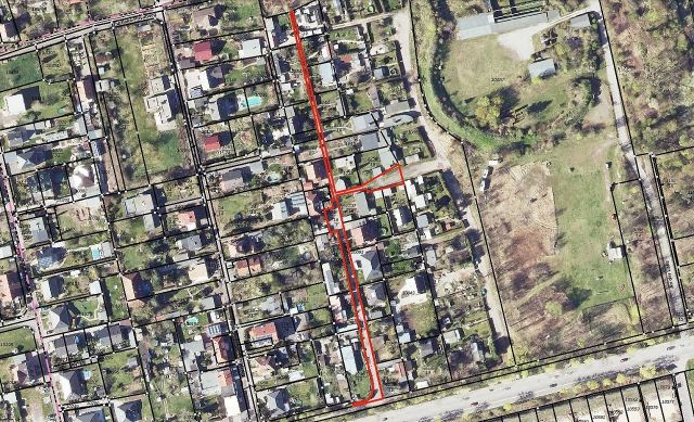 Lageskizze mit Luftbildunterlegung - Unbebautes Grundstück mit Anliegerstraße in einem Wohn- und Gartenhausgebiet (ehemalige Gartenkolonie) in Magdeburg