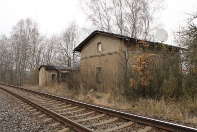 Blick auf Verkaufsobjekt und Umgebung - Ehemaliges Bahnwärterhaus im Oberlausitzer Bergland und direkt an der Tschechischen Landesgrenze