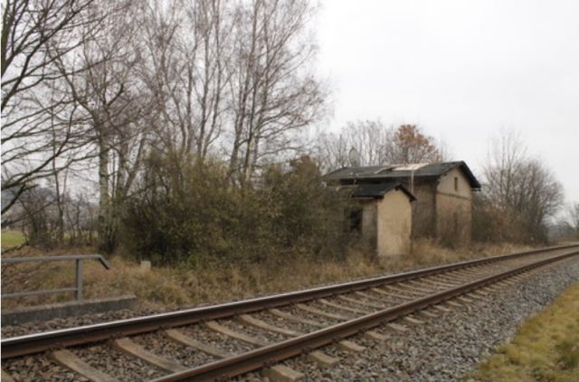 Blick auf Verkaufsobjekt und Umgebung - Ehemaliges Bahnwärterhaus im Oberlausitzer Bergland und direkt an der Tschechischen Landesgrenze