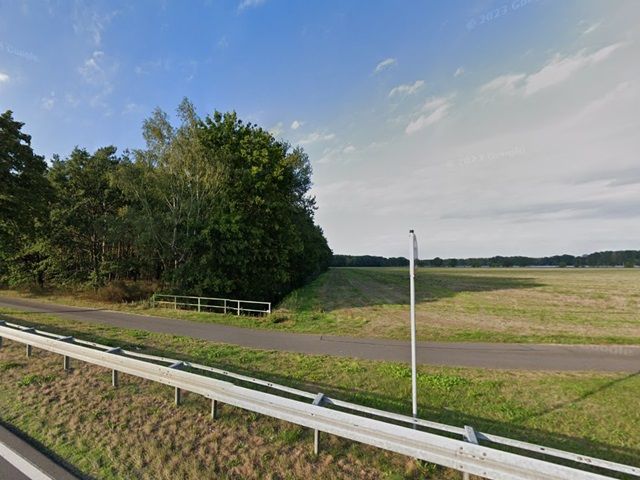 Blick auf Flurstück 718 und Umgebung - Kleine Grünfläche neben Wohngrundstück, Ackerstreifen im B-Plan und Wegefläche mit insgesamt über 1,9 ha Grundstücksgröße