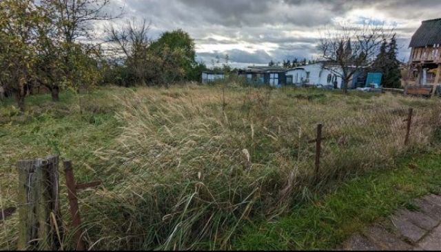 Blick auf Verkaufsfläche und Umgebung Richtung Südwesten - Vertragsfreier Eigentumsgarten mit einem Aufstellrecht für ein Gartenhaus in einer Kleingartenanlage in Jerichow