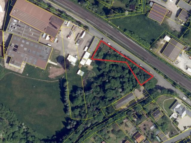 Lageskizze mit Luftbildunterlegung - Vertragsfreier ehemaliger Kleingarten und Grün-/Waldfläche am Rande eines Gewerbegebietes in der Metropolregion Nürnberg