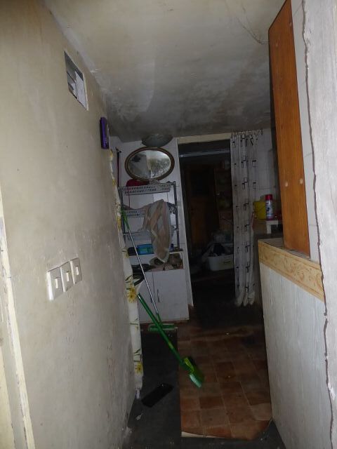 Innenansicht KG - Leerstehende Doppelhaushälfte mit Garage innerhalb einer Wohnsiedlung ca. 1 km nördlich des Marktplatzes von Teuchern